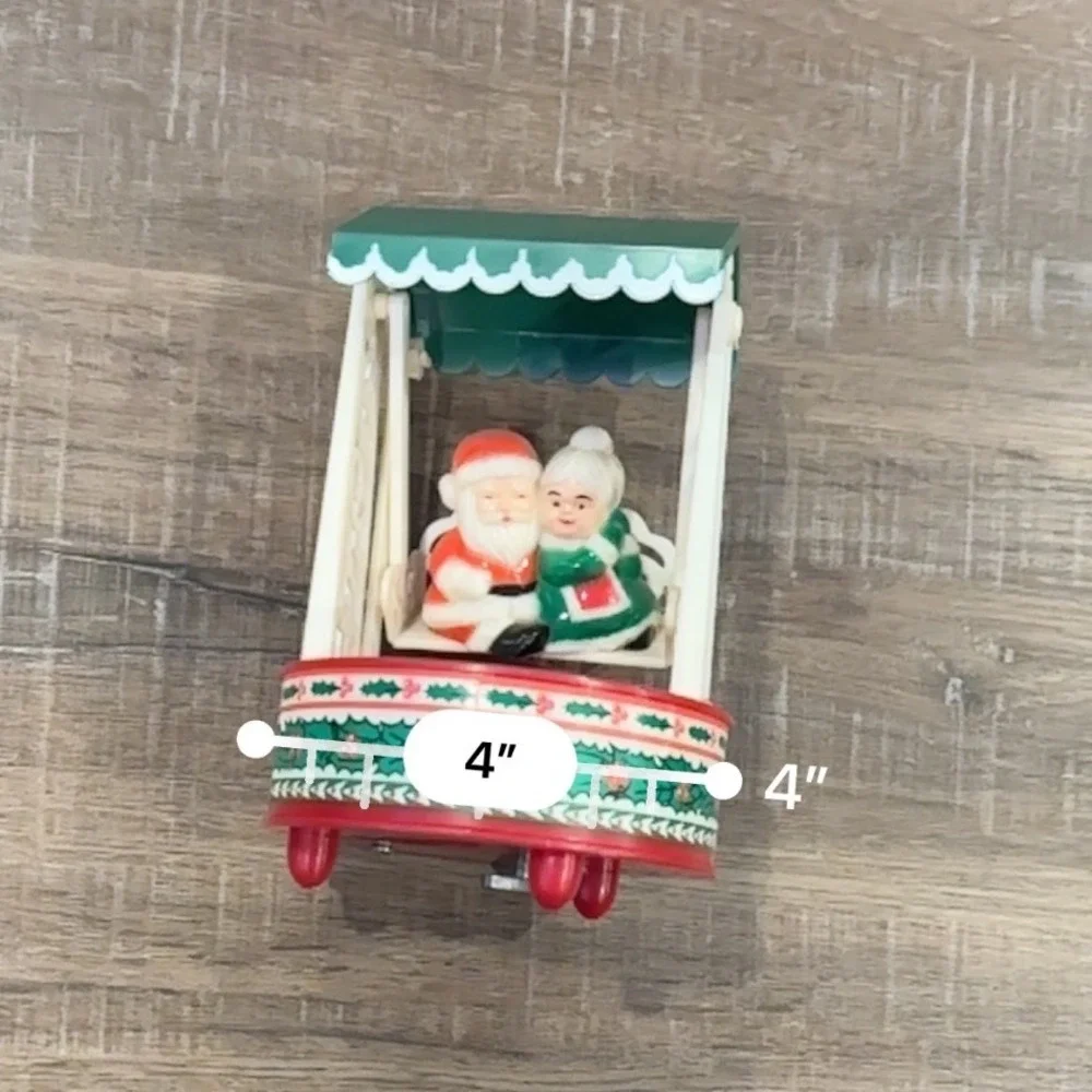 Vintage 1979 Yuletide Enterprises Santa Mrs Claus Swing Music Box Christmas 2037